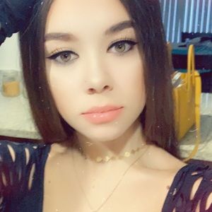 Meet your Posher, Beatriz